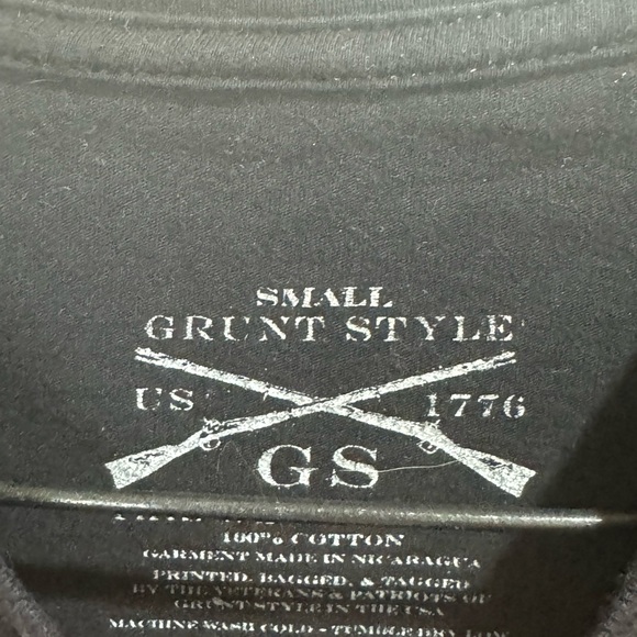 GRUNT STYLE ELF ON A SHELL WOMENS GRAPHIC TEE SMALL - Picture 6 of 7